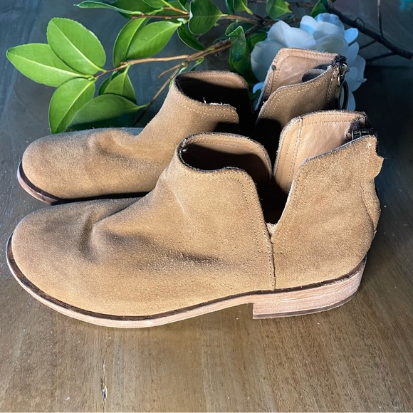 beek.. Falcon Suede Ankle Bootie - Picture 12 of 16